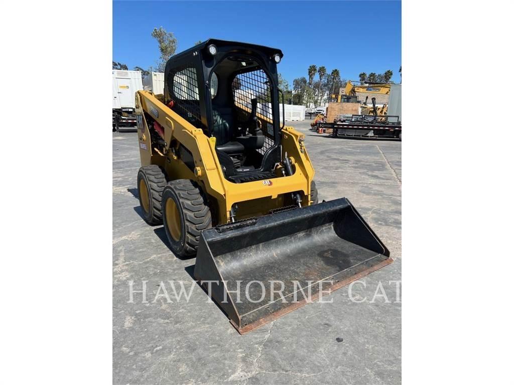 CAT 226D3 滑移轉向裝載機