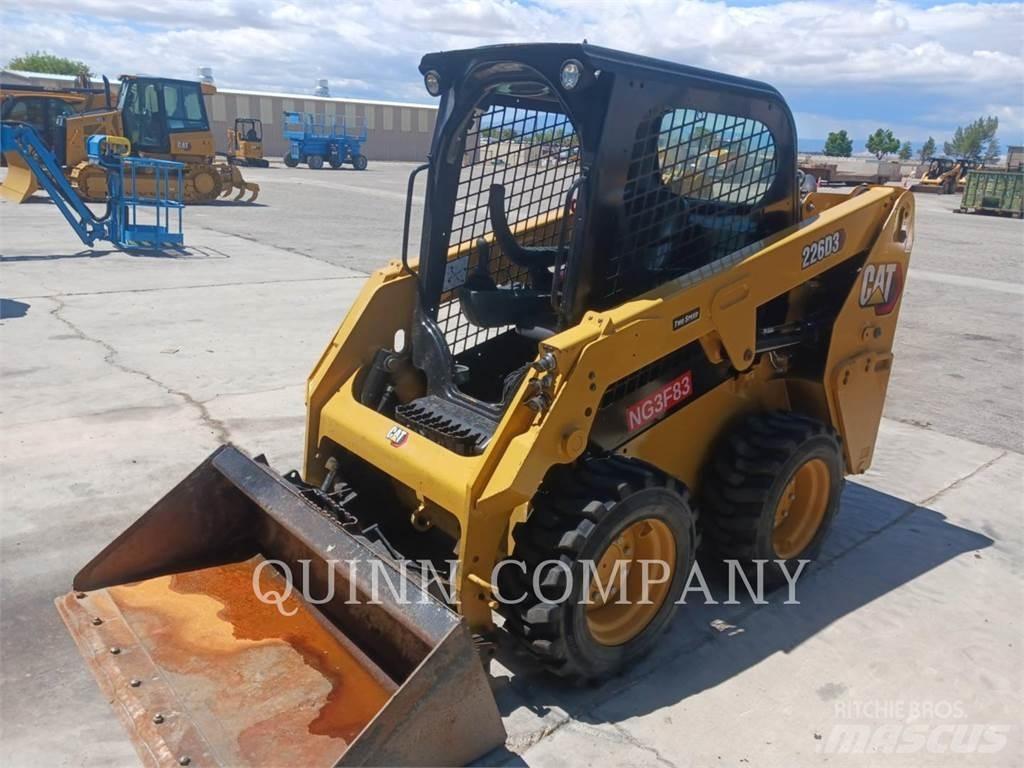 CAT 226D3 滑移轉向裝載機