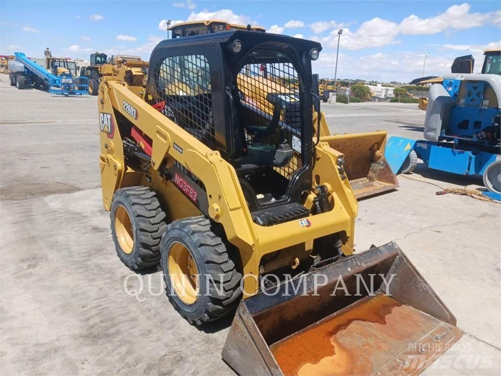 CAT 226D3 滑移轉向裝載機