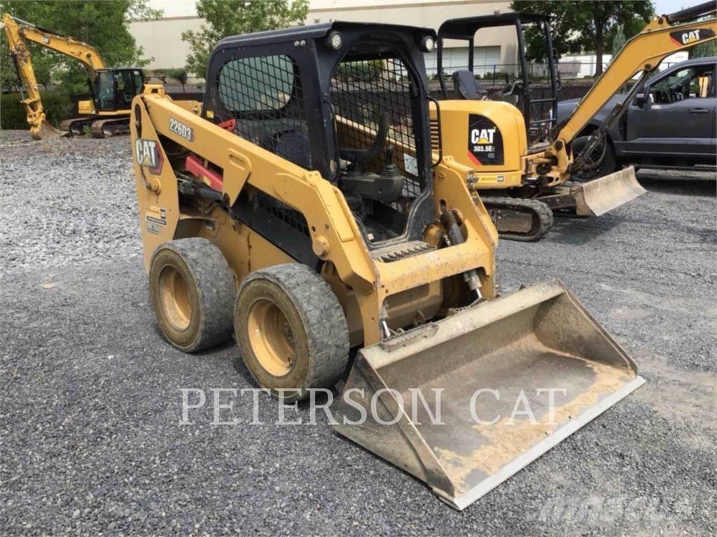 CAT 226D3 滑移轉向裝載機
