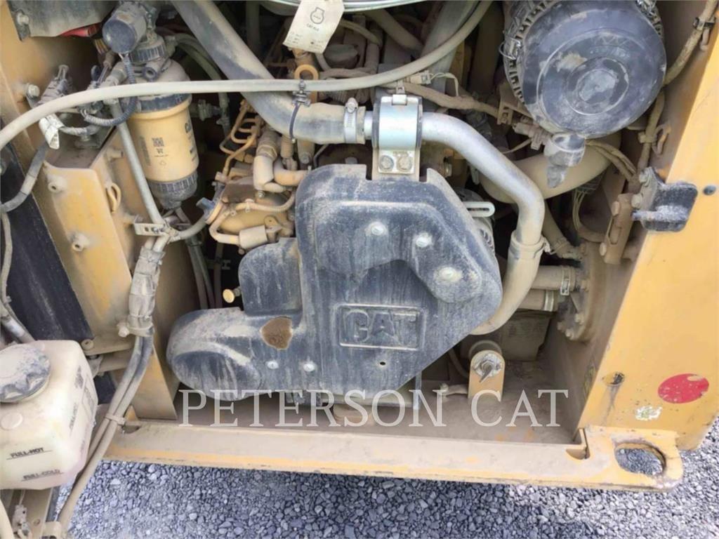 CAT 226D3 滑移轉向裝載機