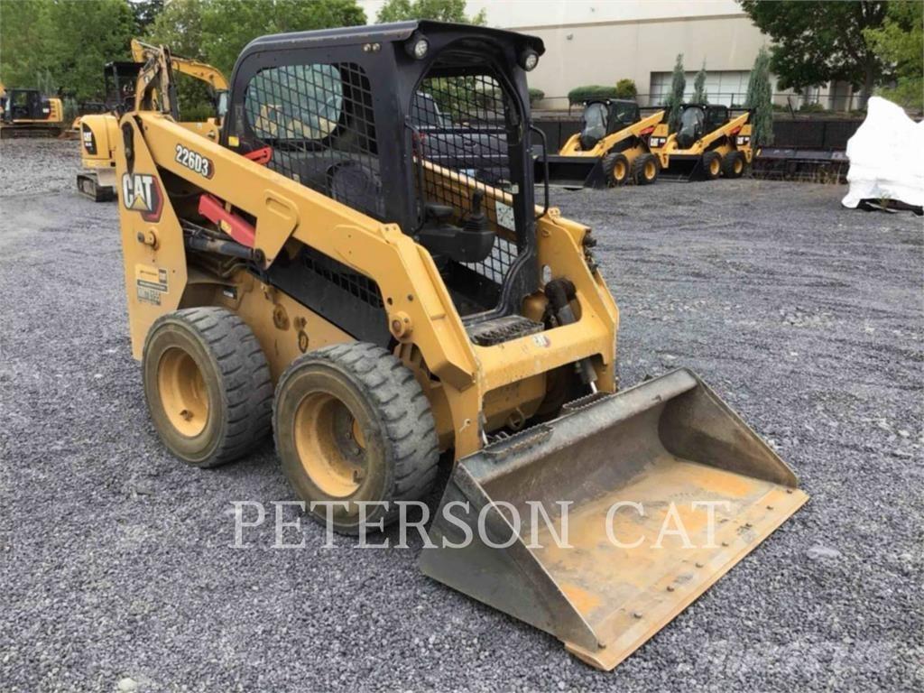 CAT 226D3 滑移轉向裝載機