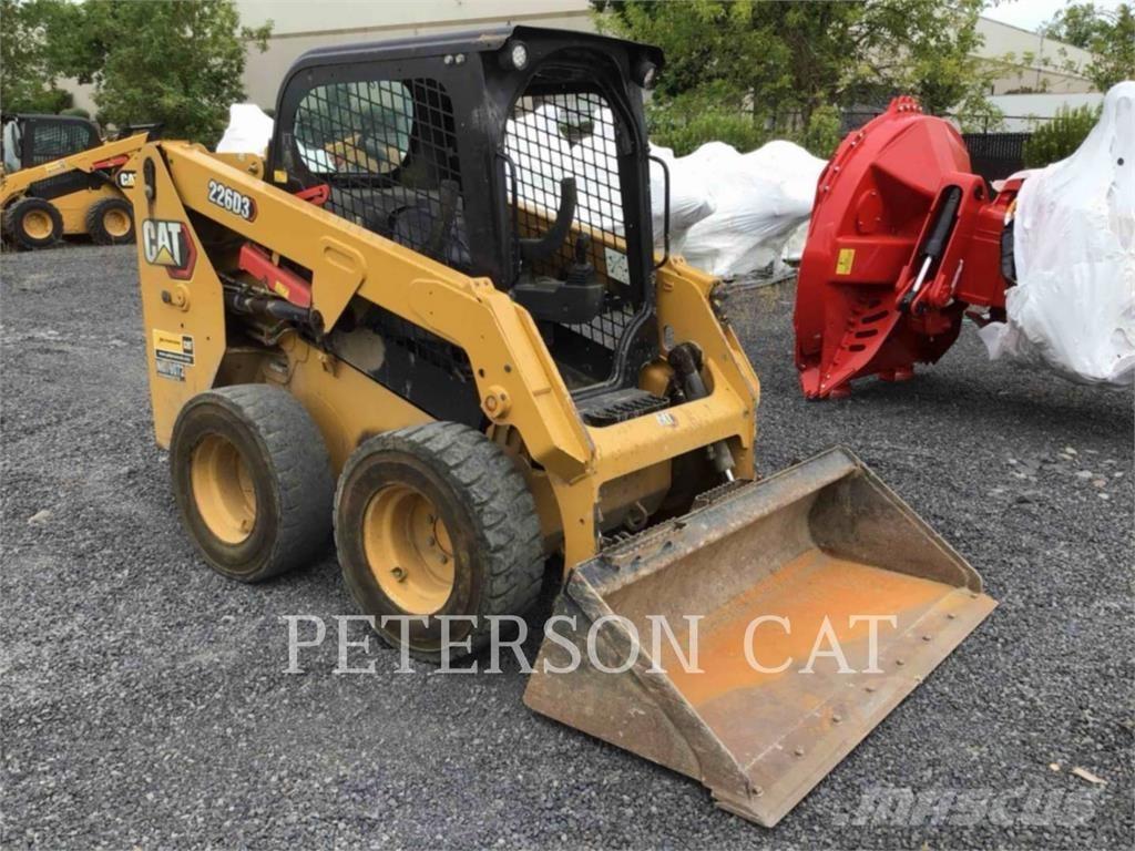 CAT 226D3 滑移轉向裝載機