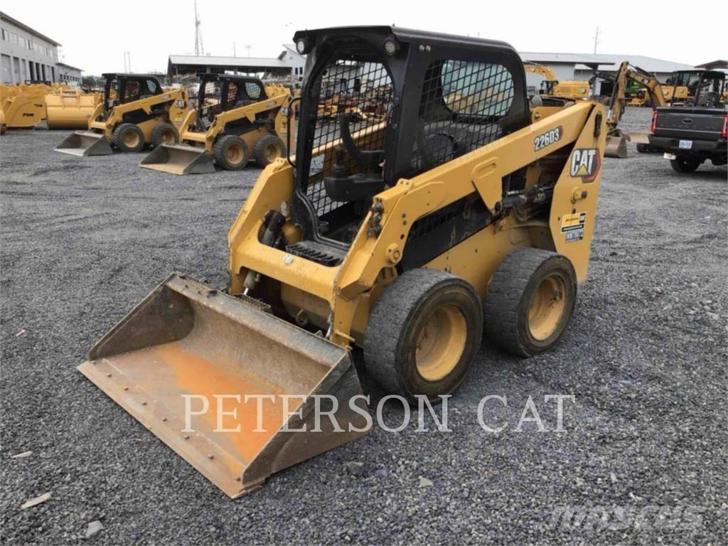 CAT 226D3 滑移轉向裝載機