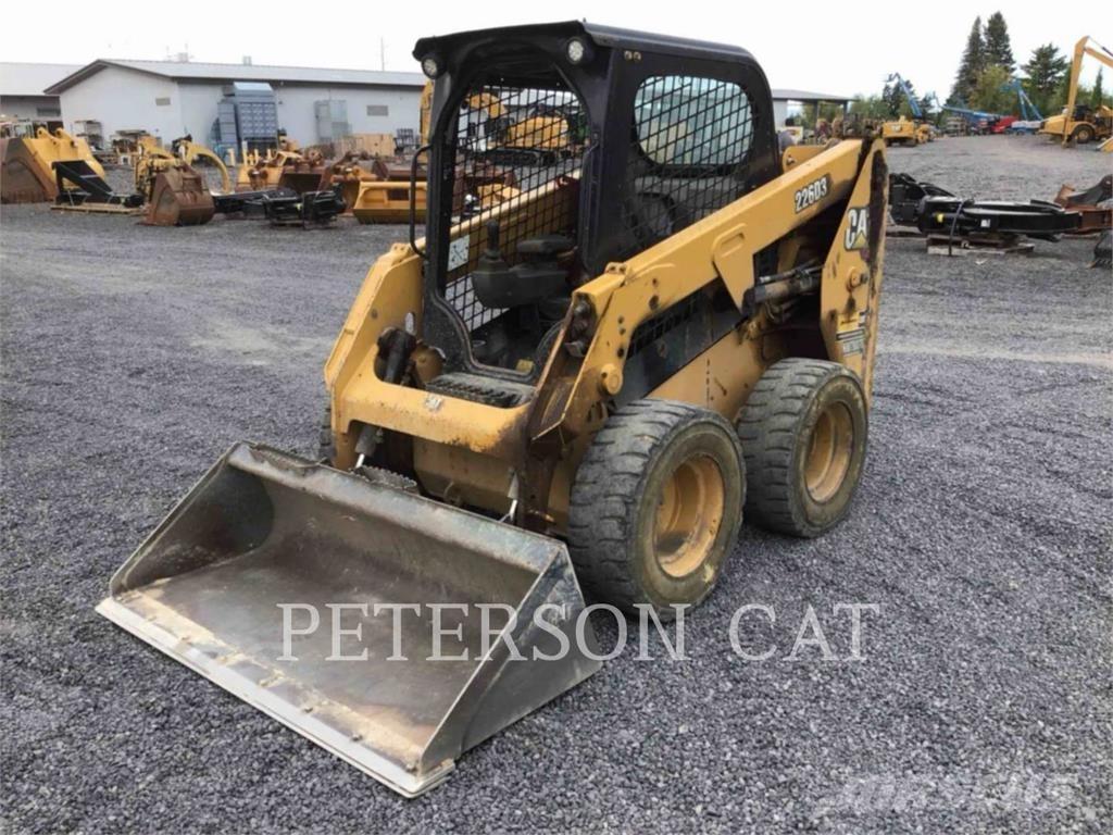 CAT 226D3 滑移轉向裝載機