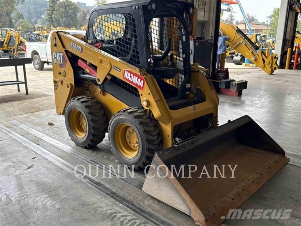 CAT 226D3 滑移轉向裝載機