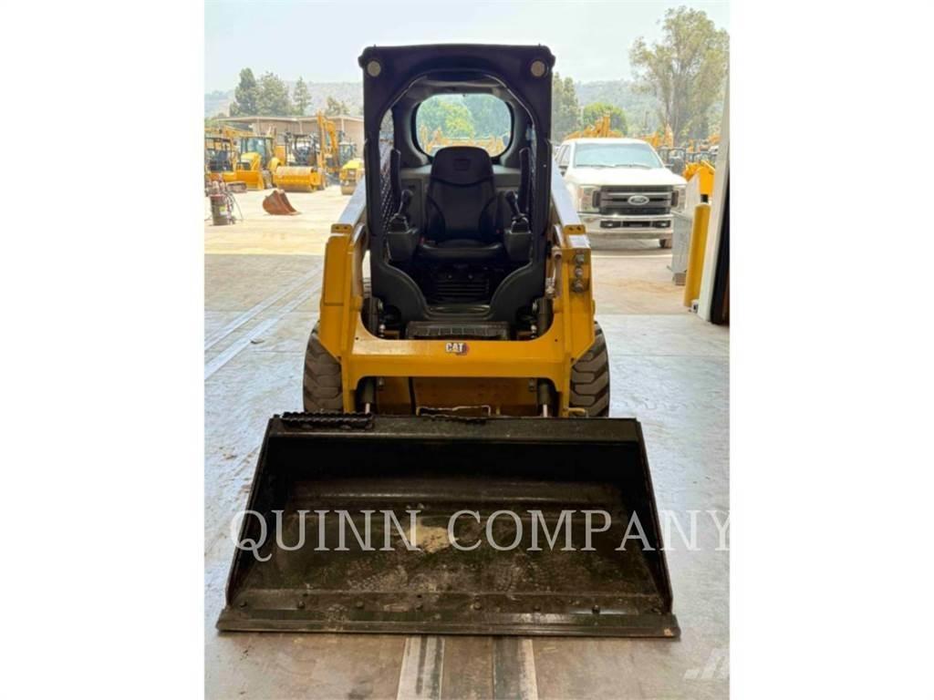 CAT 226D3 滑移轉向裝載機