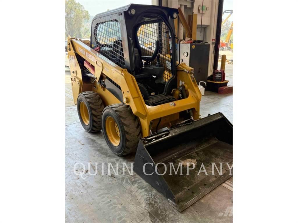 CAT 226D3 滑移轉向裝載機