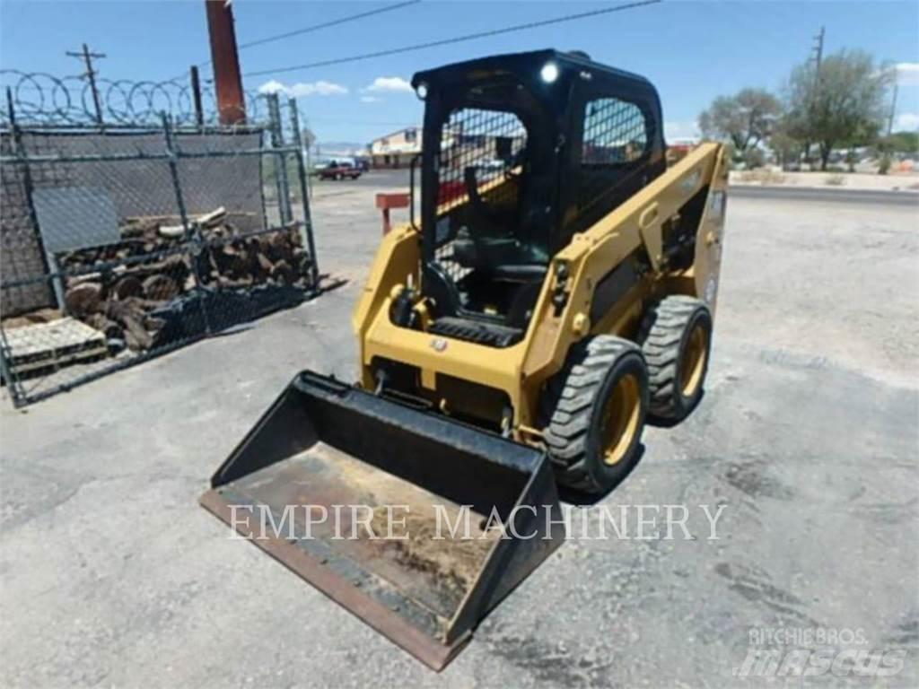 CAT 226D3 滑移轉向裝載機