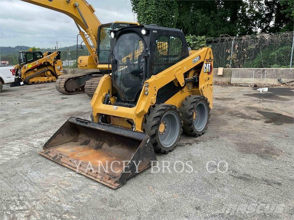 CAT 226D3 滑移轉向裝載機