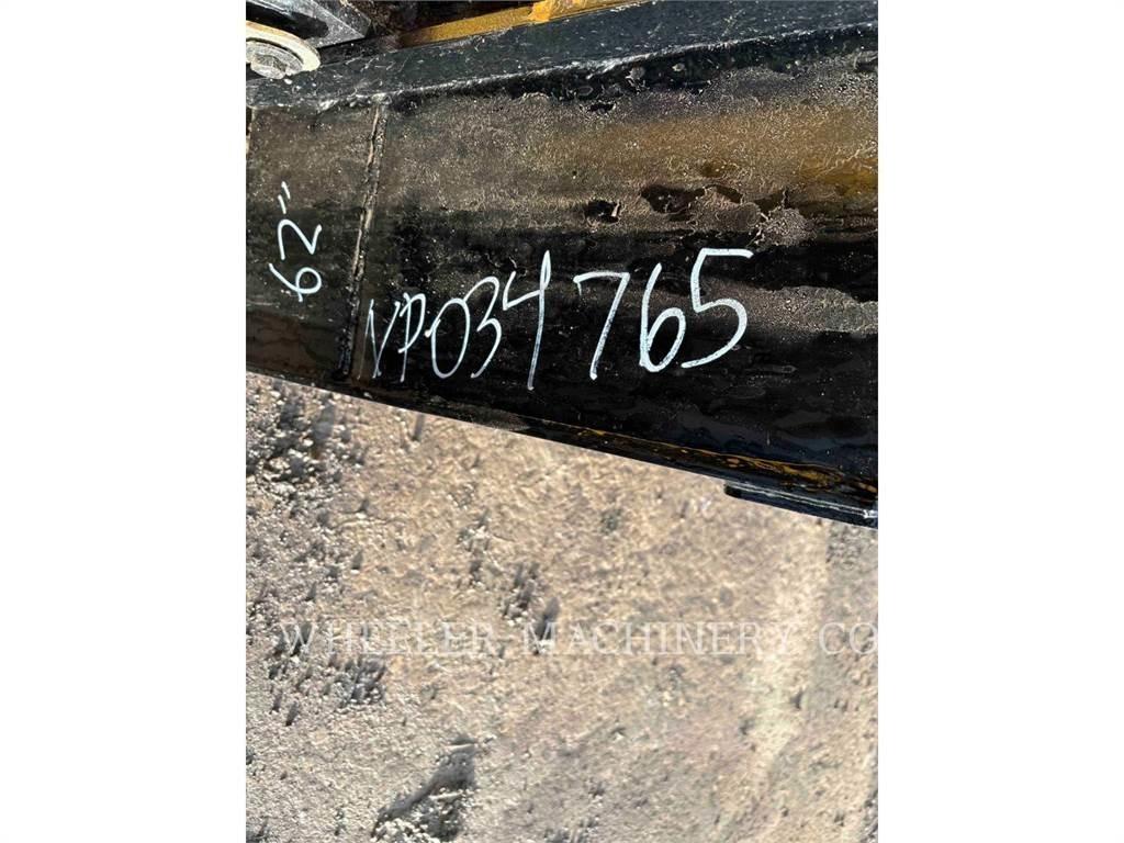 CAT 226D3 C3H2 滑移轉向裝載機