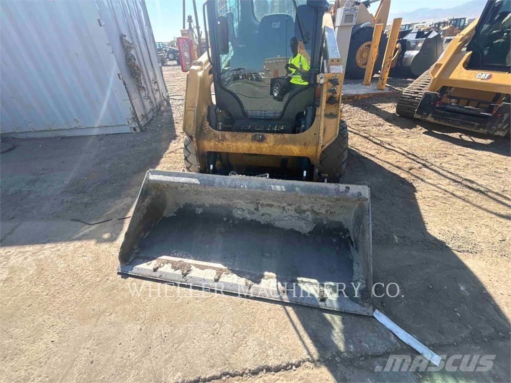 CAT 226D3 C3H2 滑移轉向裝載機