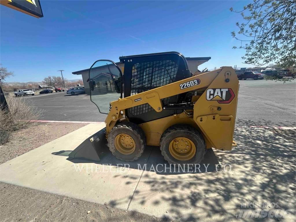 CAT 226D3 C3H2 滑移轉向裝載機