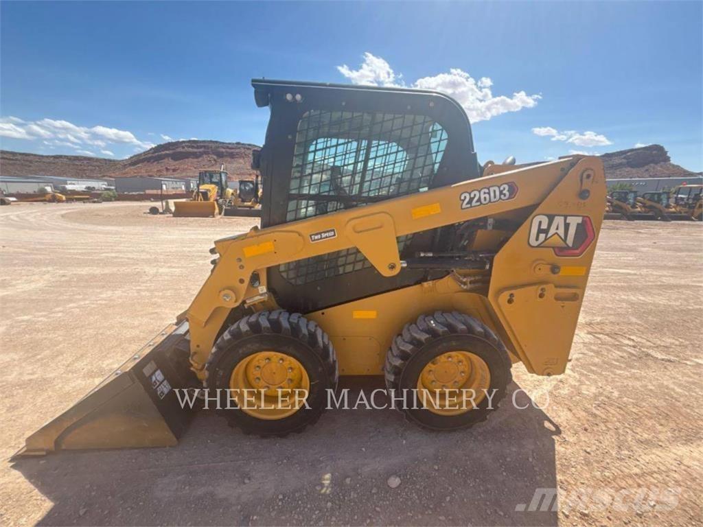 CAT 226D3 C3H2 滑移轉向裝載機