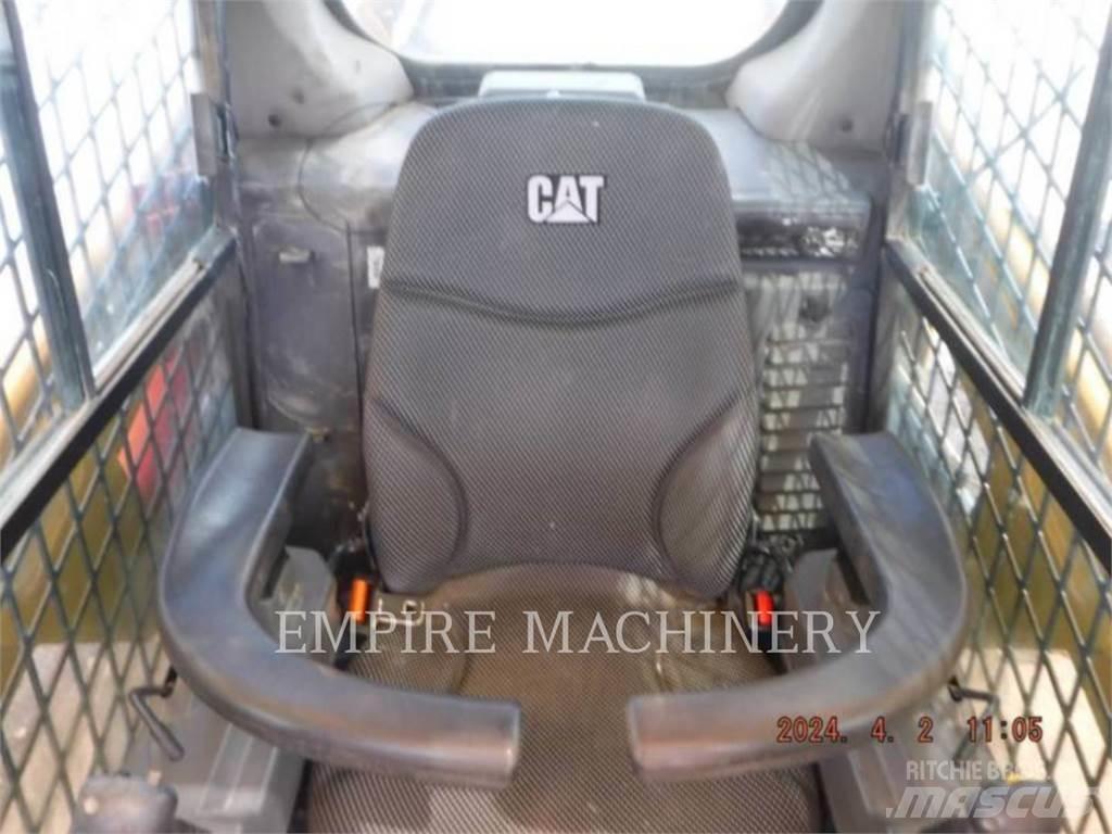 CAT 226D3 CA 滑移轉向裝載機