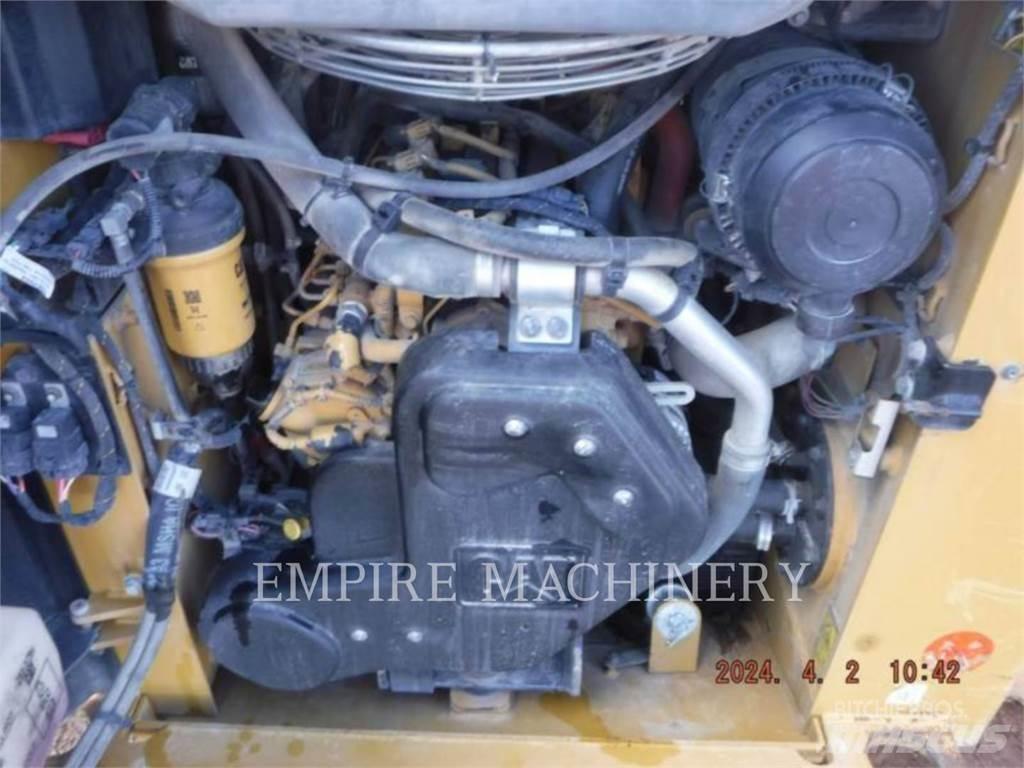 CAT 226D3 CA 滑移轉向裝載機