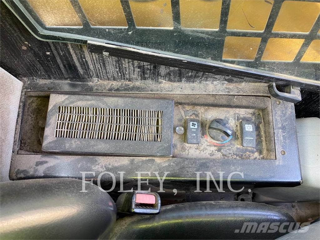 CAT 232B2 滑移轉向裝載機