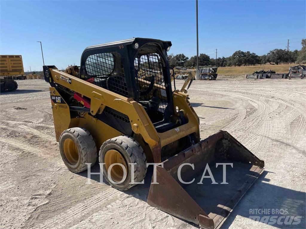 CAT 232D 滑移轉向裝載機