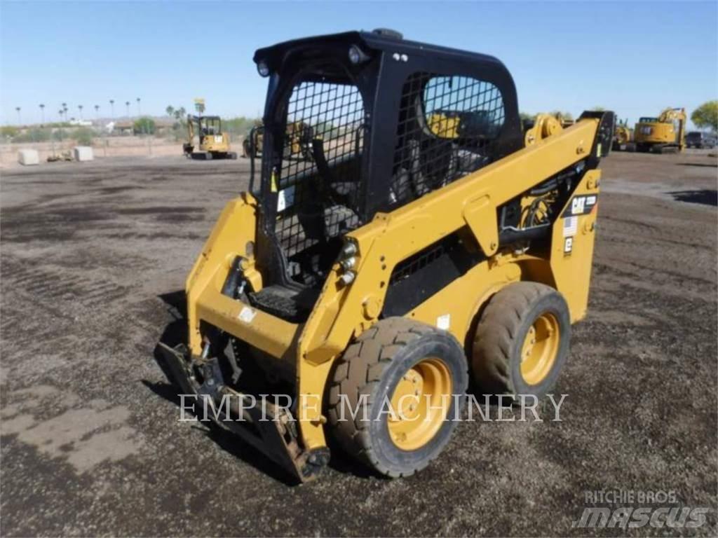 CAT 232D 滑移轉向裝載機