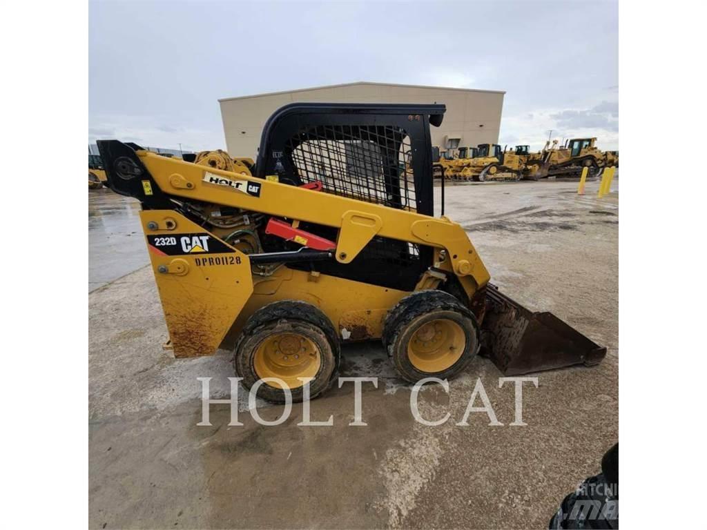 CAT 232D 滑移轉向裝載機