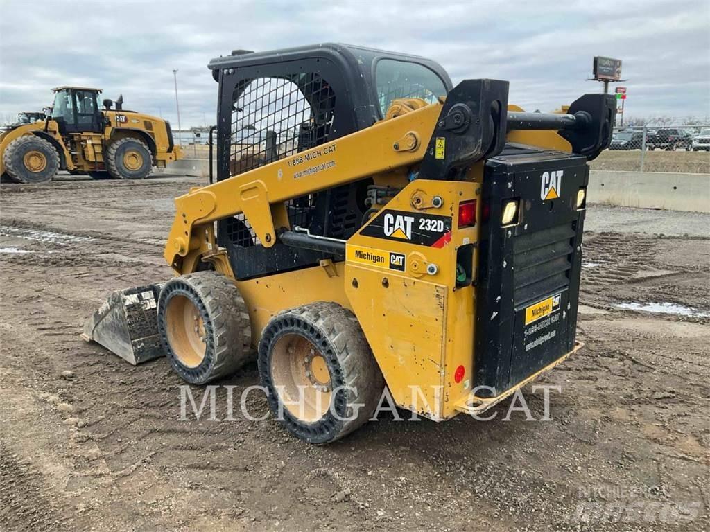 CAT 232D Q+ 滑移轉向裝載機