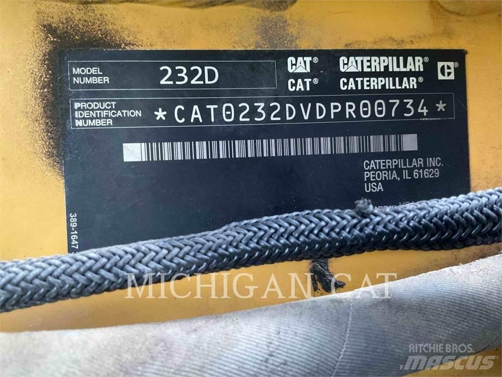 CAT 232D Q+ 滑移轉向裝載機