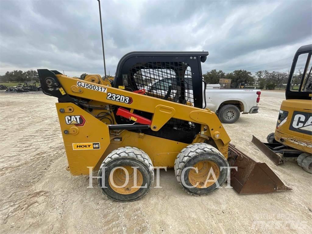 CAT 232D3 滑移轉向裝載機