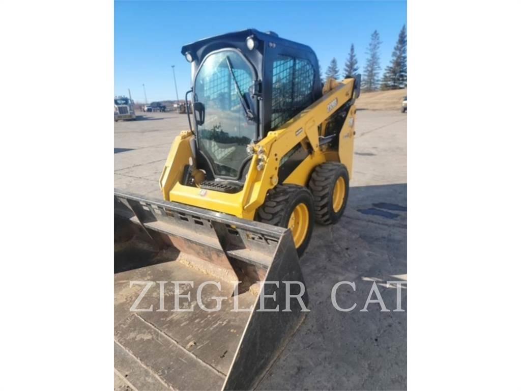 CAT 232D3 滑移轉向裝載機