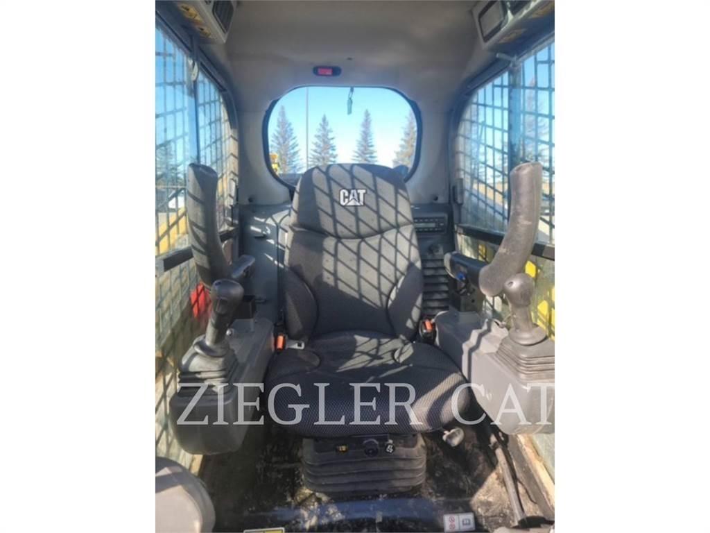 CAT 232D3 滑移轉向裝載機