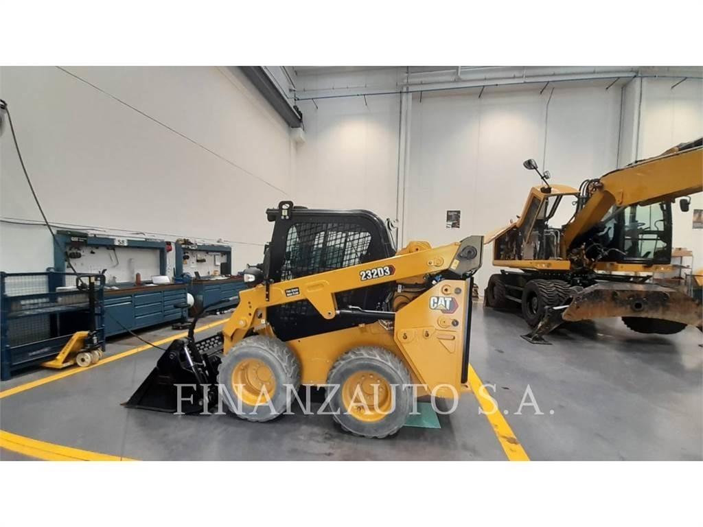CAT 232D3 滑移轉向裝載機