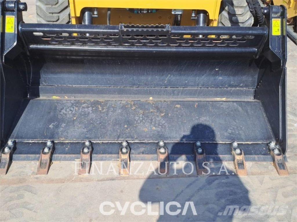 CAT 232D3 滑移轉向裝載機