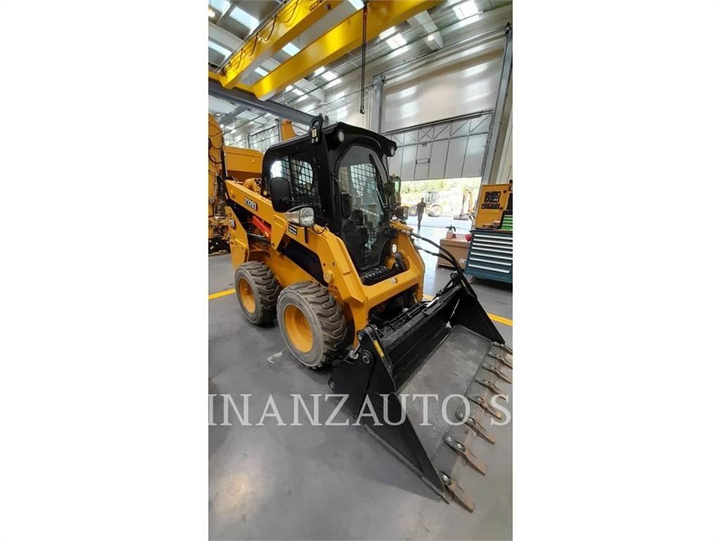 CAT 232D3 滑移轉向裝載機