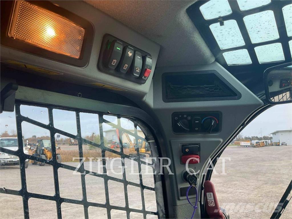 CAT 232D3 滑移轉向裝載機