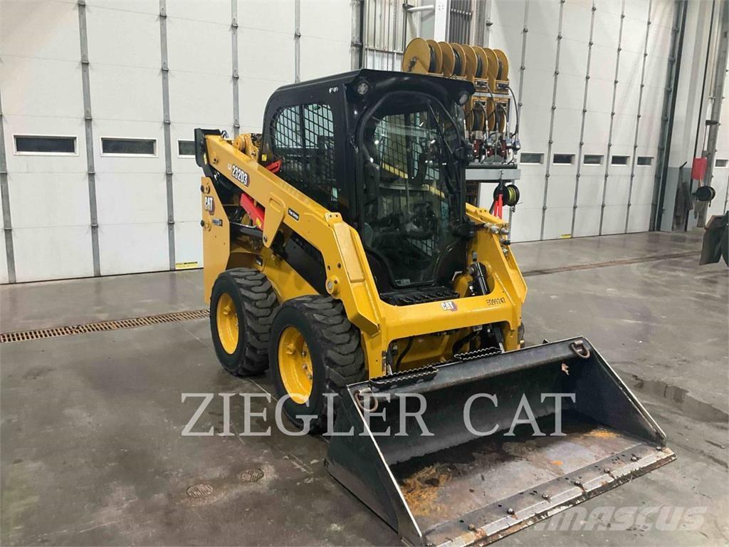 CAT 232D3 滑移轉向裝載機