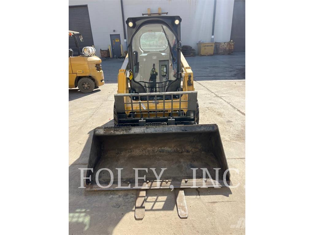 CAT 232D3 滑移轉向裝載機