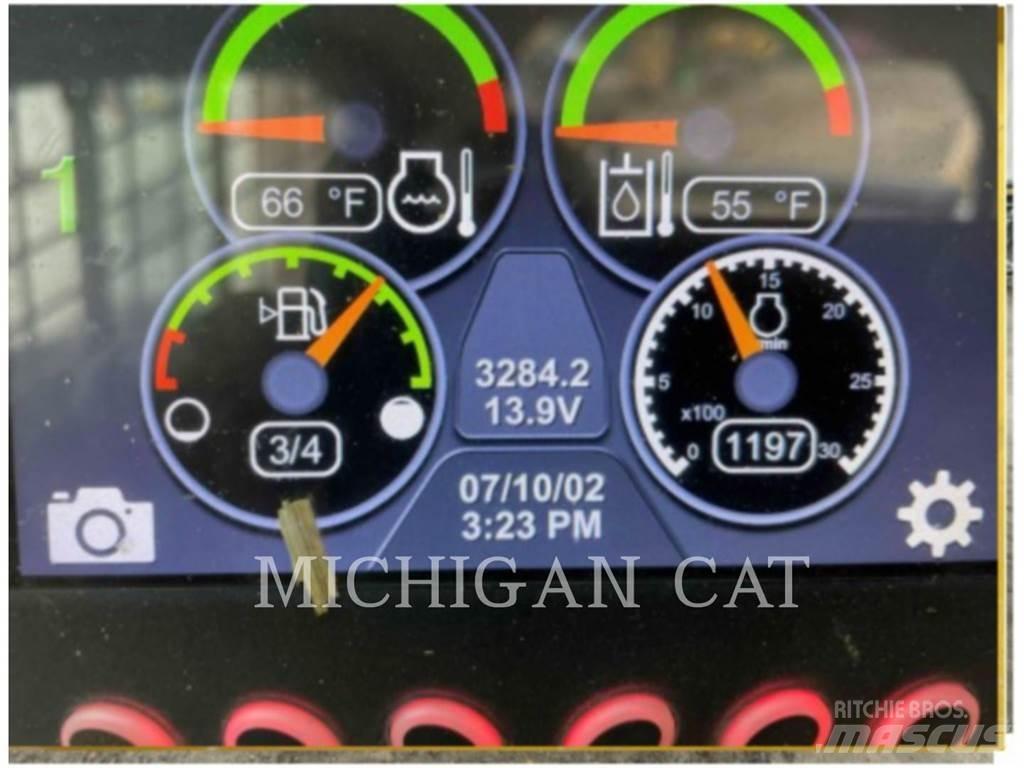 CAT 232D3 A2Q 滑移轉向裝載機