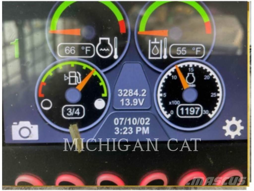 CAT 232D3 AQ 滑移轉向裝載機