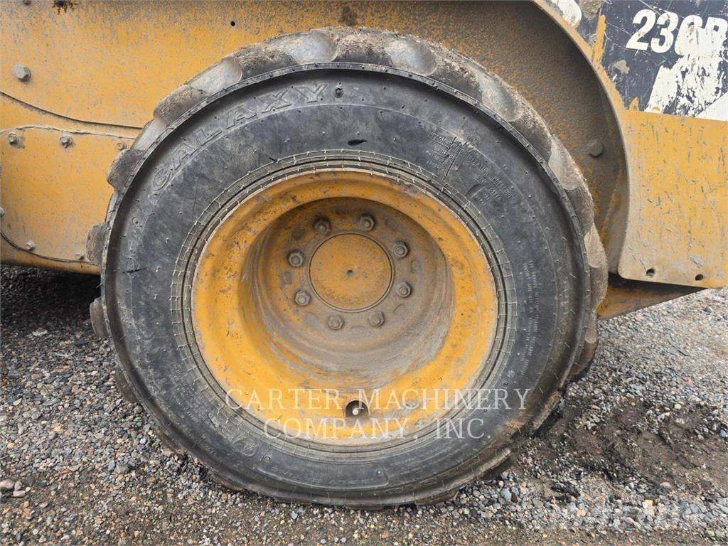 CAT 236B3 滑移轉向裝載機