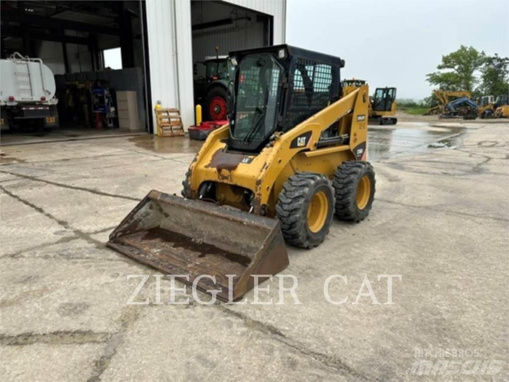 CAT 236B3 滑移轉向裝載機