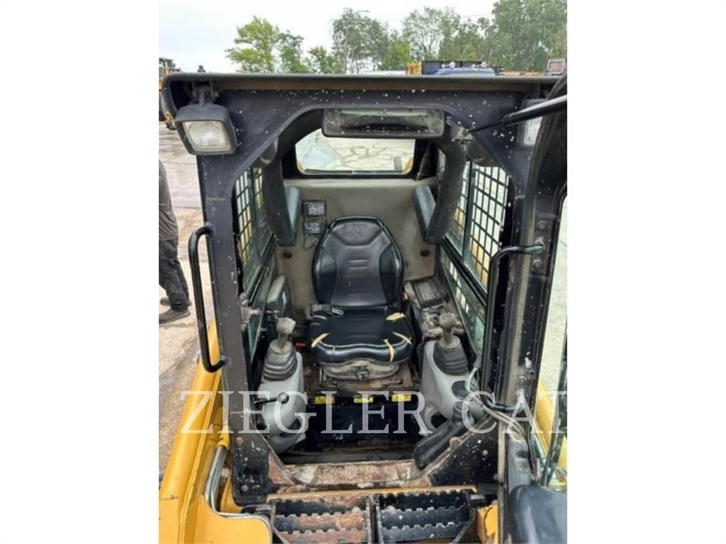 CAT 236B3 滑移轉向裝載機