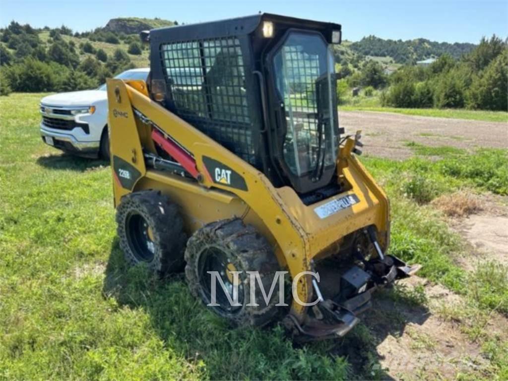 CAT 236B3 滑移轉向裝載機