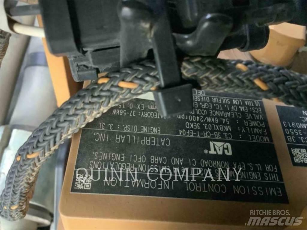 CAT 236D 滑移轉向裝載機