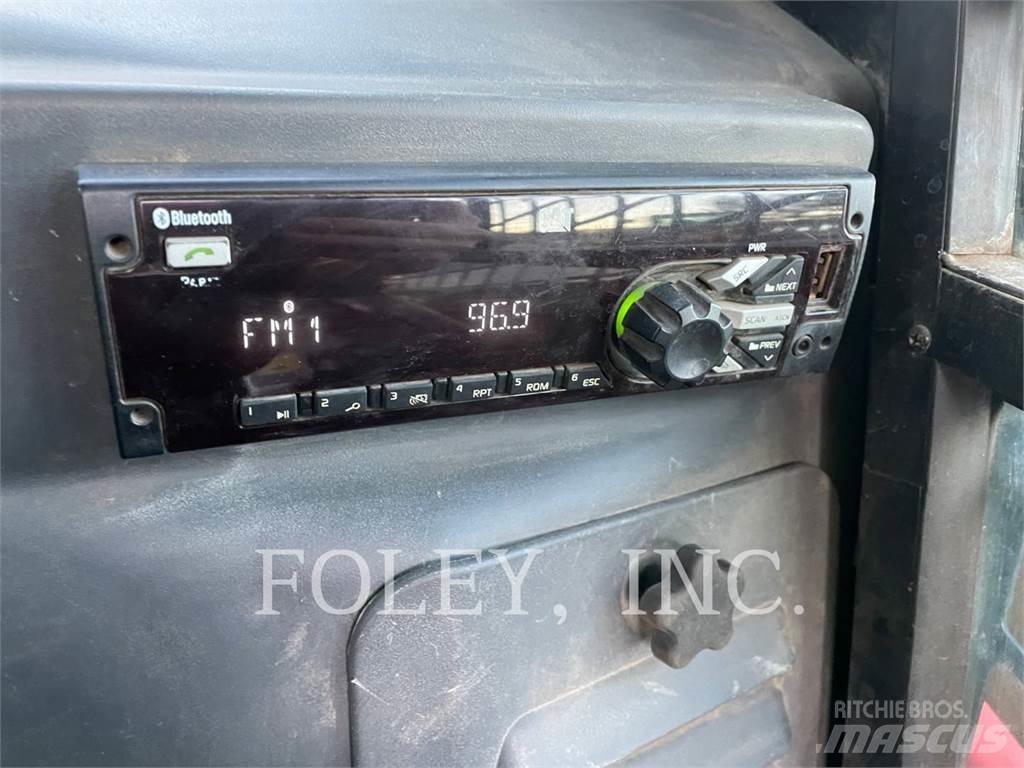 CAT 236D 滑移轉向裝載機