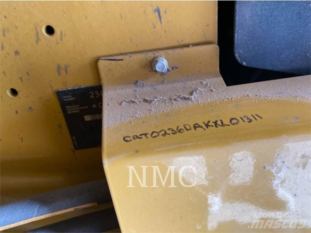 CAT 236D 滑移轉向裝載機