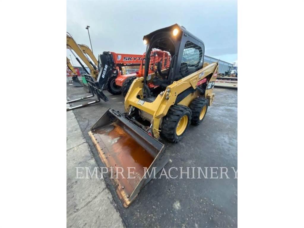 CAT 236D 滑移轉向裝載機