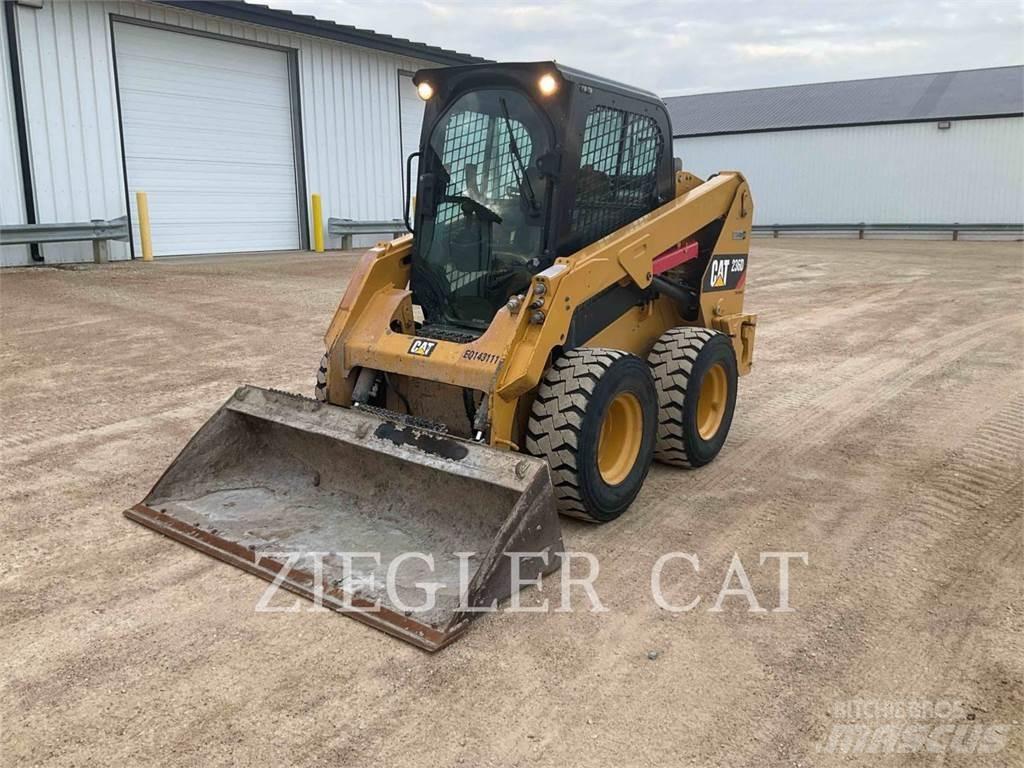 CAT 236D 滑移轉向裝載機