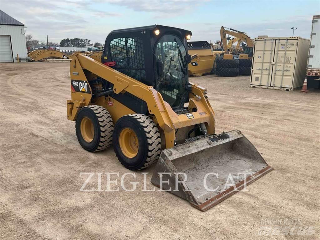 CAT 236D 滑移轉向裝載機