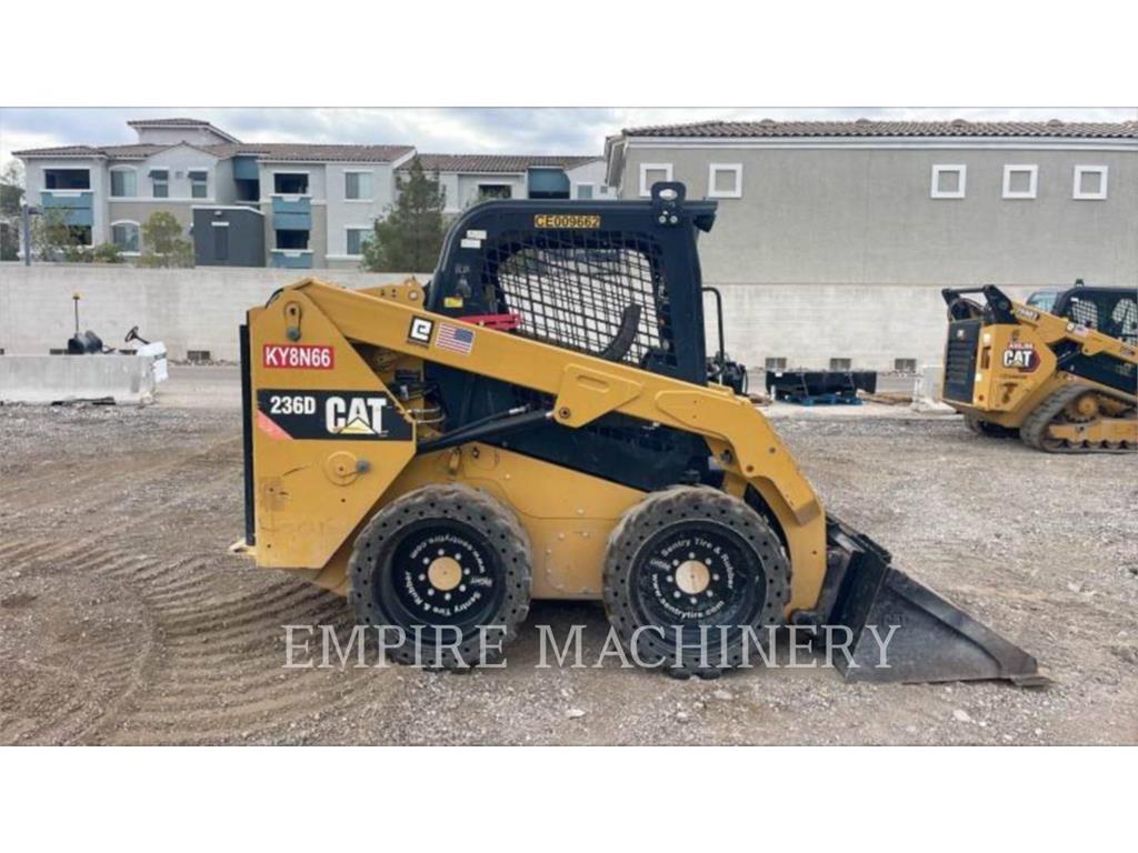 CAT 236D 滑移轉向裝載機