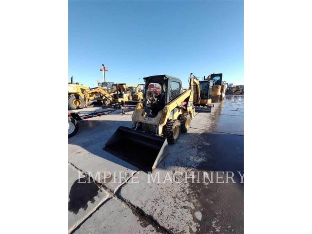 CAT 236D 滑移轉向裝載機