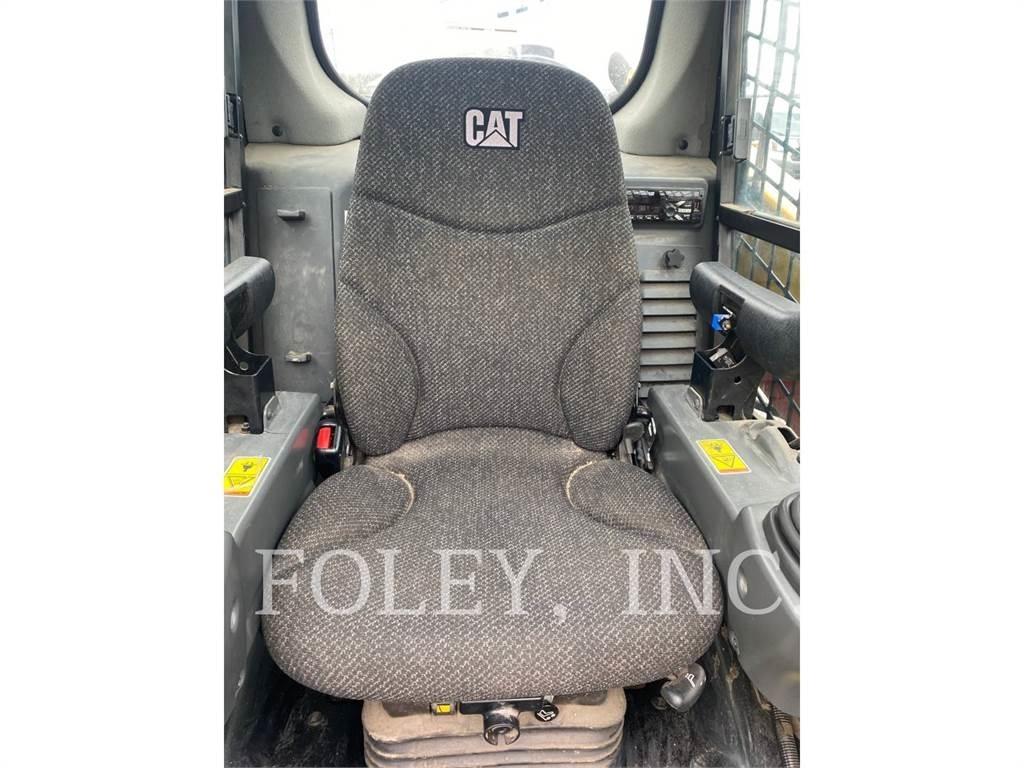 CAT 236D 滑移轉向裝載機